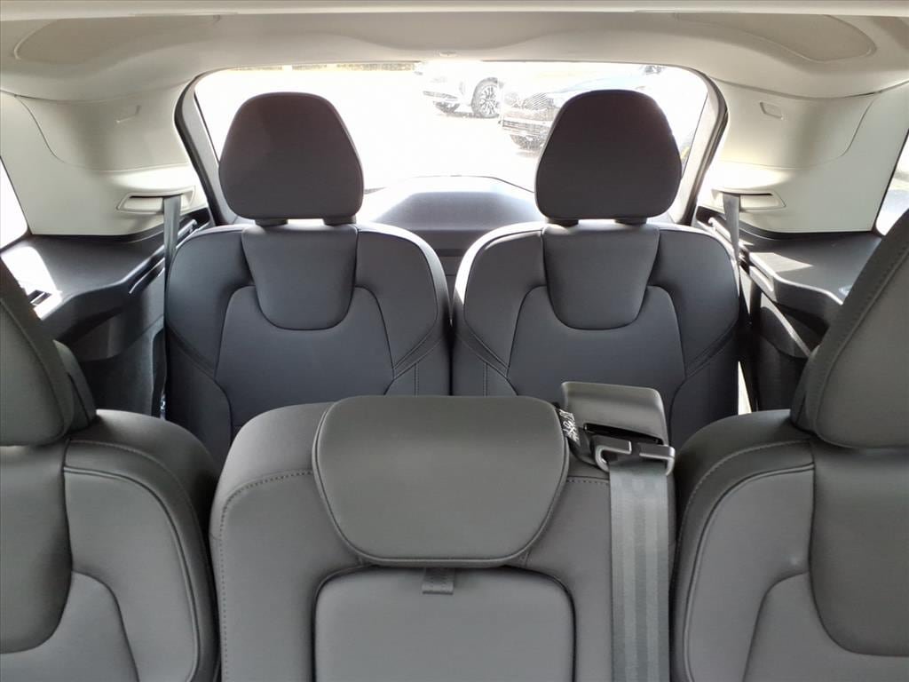New 2026 Volvo XC90 B6 Plus w/ Protection Package Premier AWD/4WD image 17