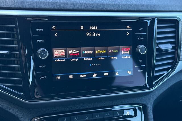 Certified 2023 Volkswagen Atlas Cross Sport SE w/ Black Wheel Package image 18