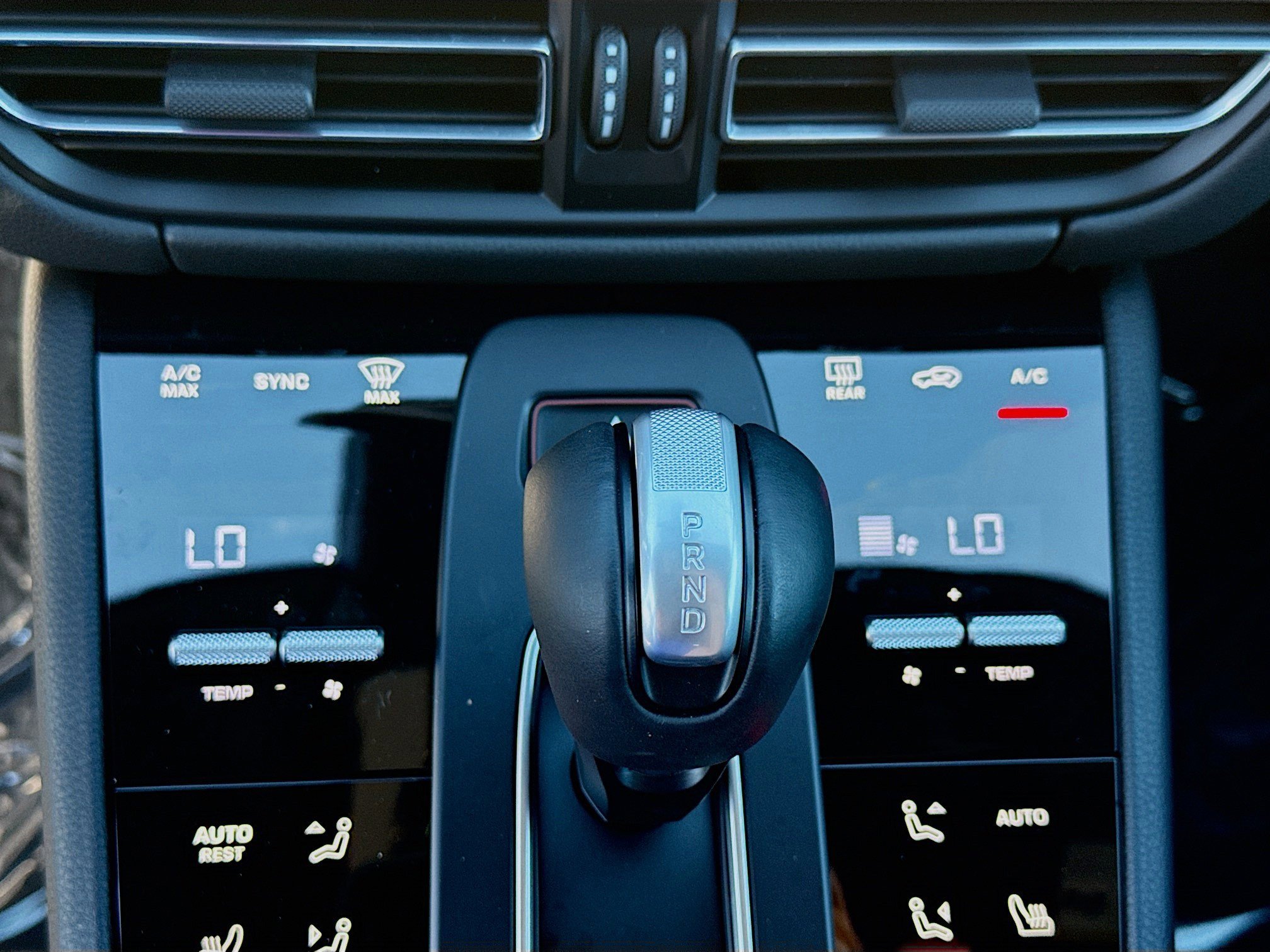 Used 2024 Porsche Macan image 13