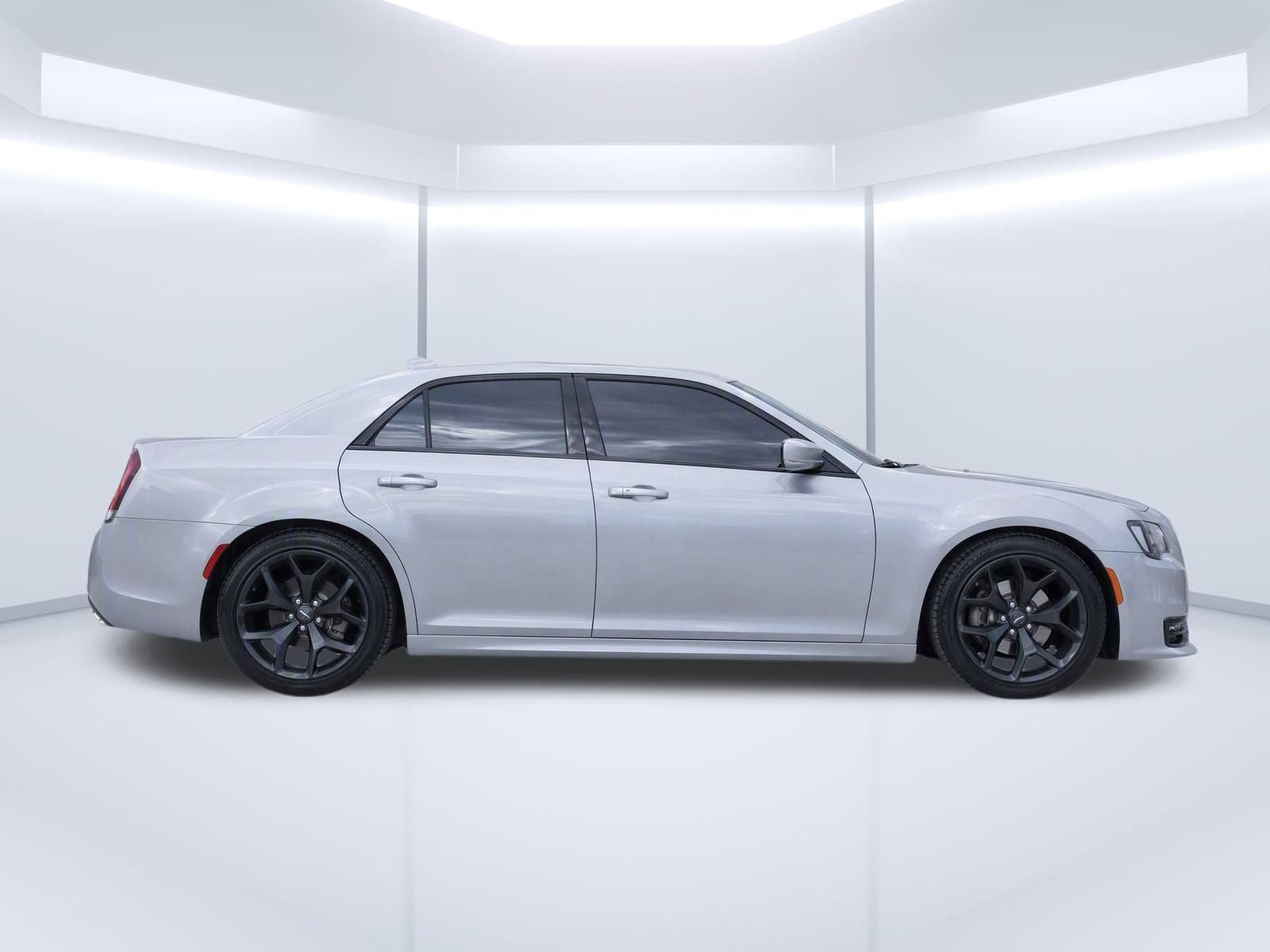 Used 2022 Chrysler 300 S RWD image 8