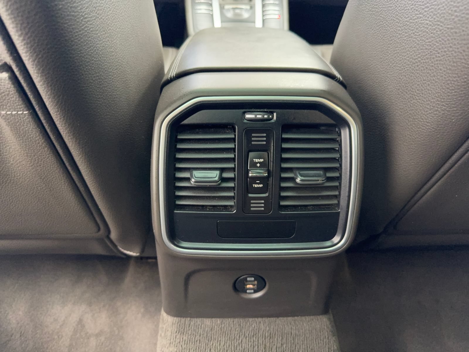 Used 2018 Porsche Macan AWD/4WD image 36