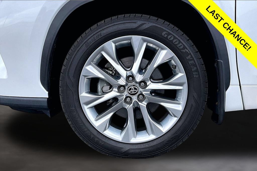 Used 2022 Toyota Highlander Limited AWD/4WD image 9