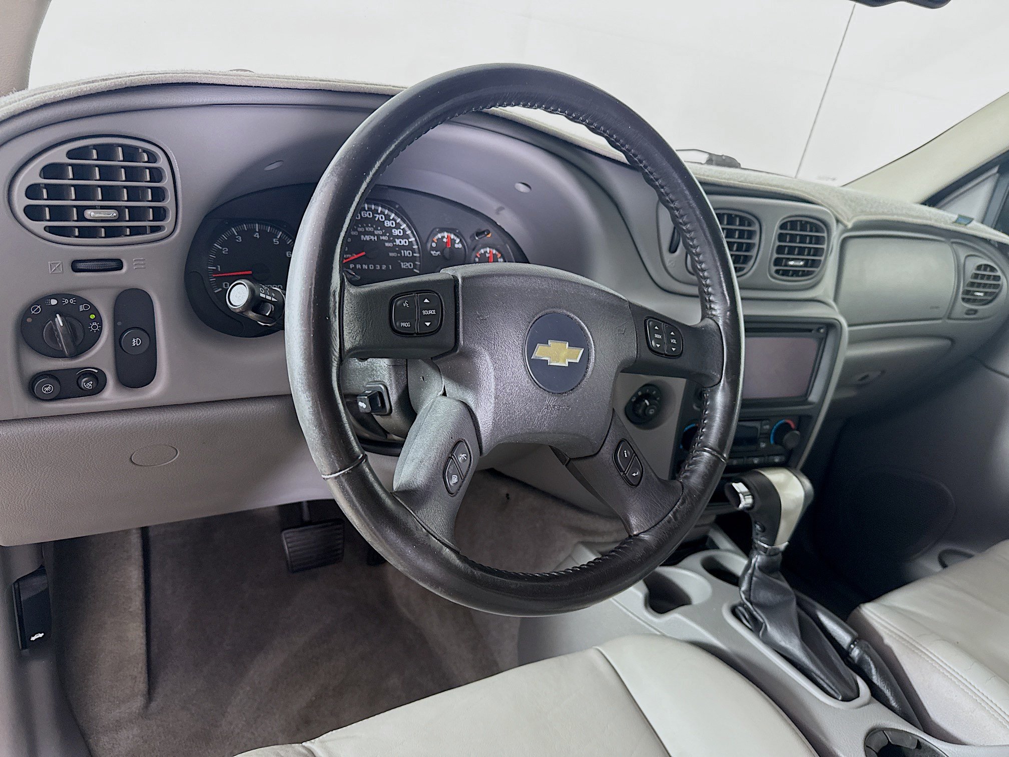 Used 2008 Chevrolet TrailBlazer LT w/ Cargo Convenience Package RWD image 8
