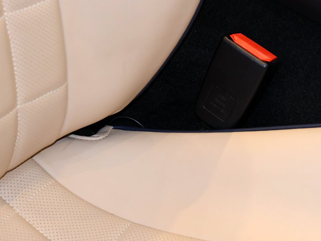 Certified 2020 Ferrari Portofino RWD image 19