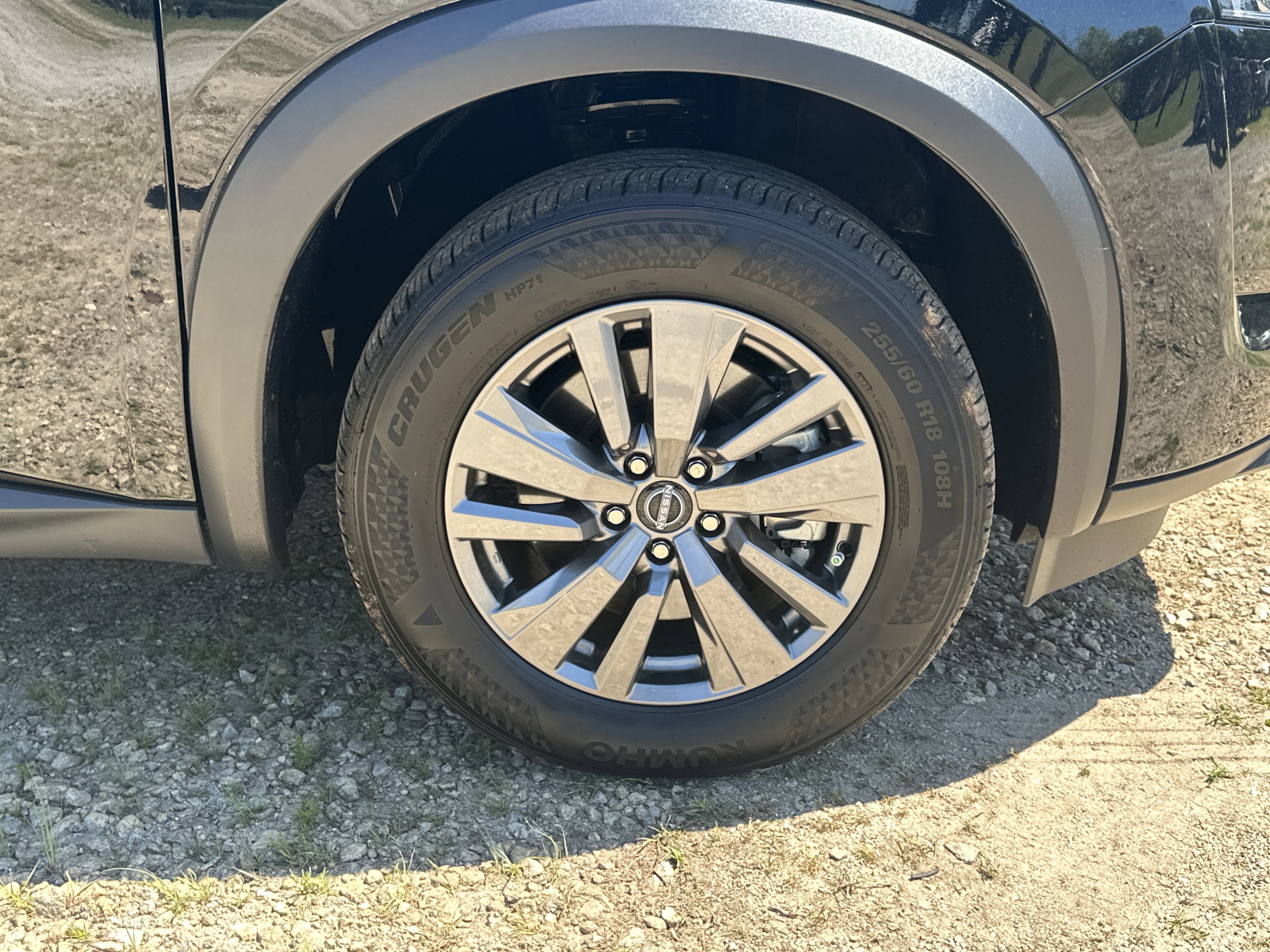 Used 2025 Nissan Pathfinder SV FWD image 12