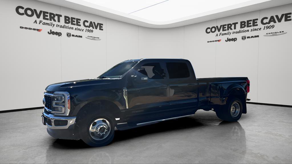 Used 2023 Ford F350 Lariat w/ Snow Plow Prep Package image 4