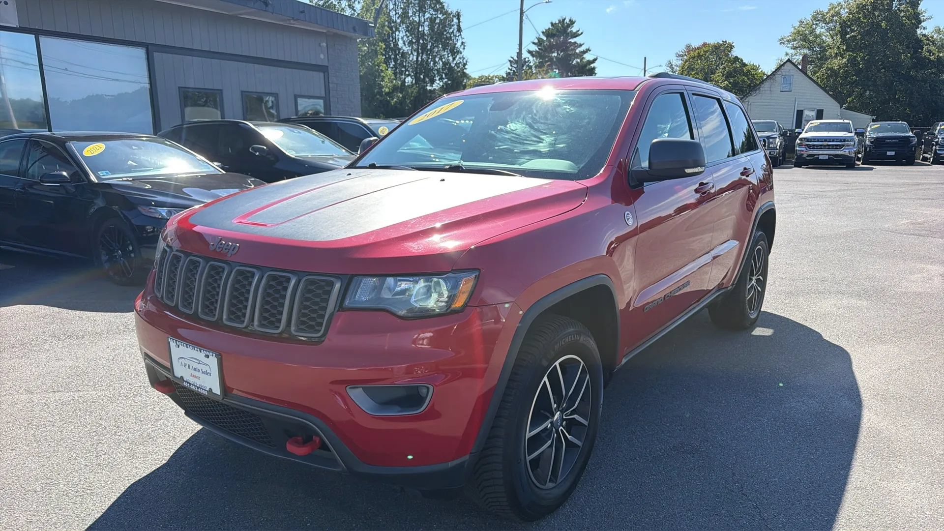 Used 2017 Jeep Grand Cherokee Trailhawk AWD/4WD image 3