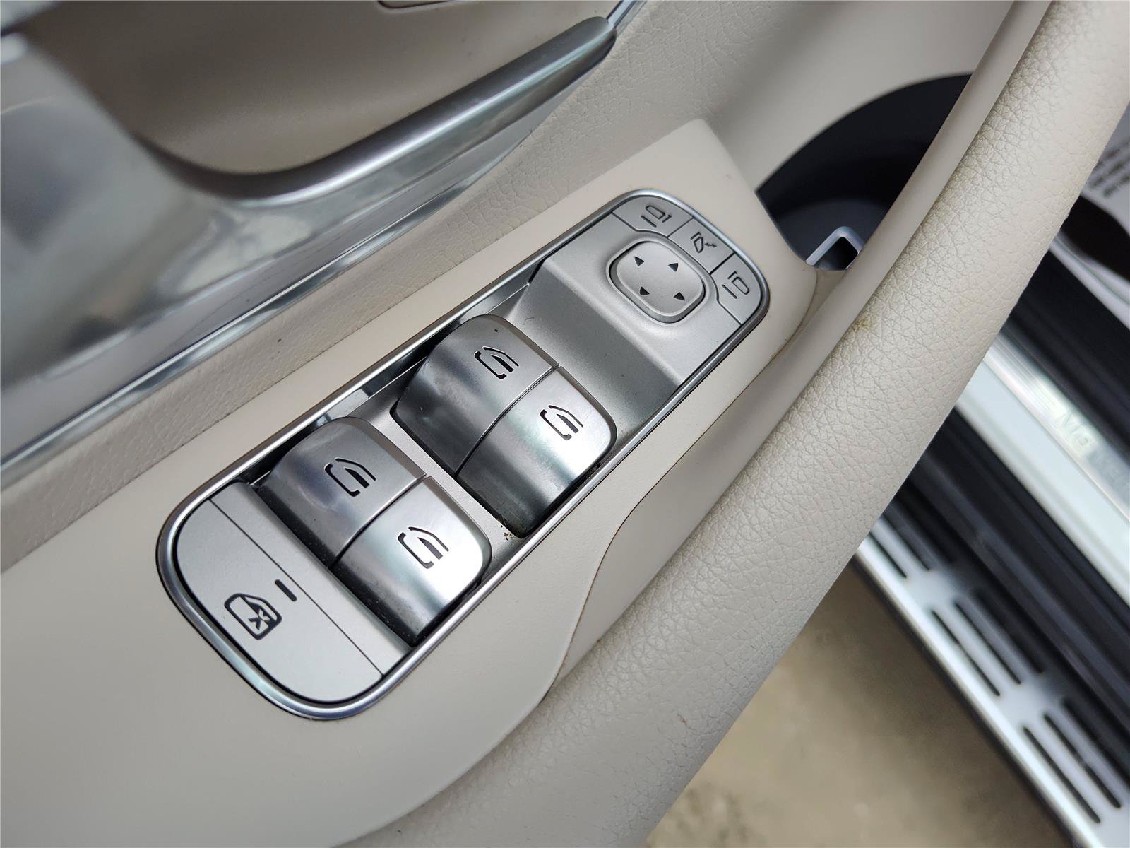 Used 2021 Mercedes-Benz GLS 450 4MATIC image 18