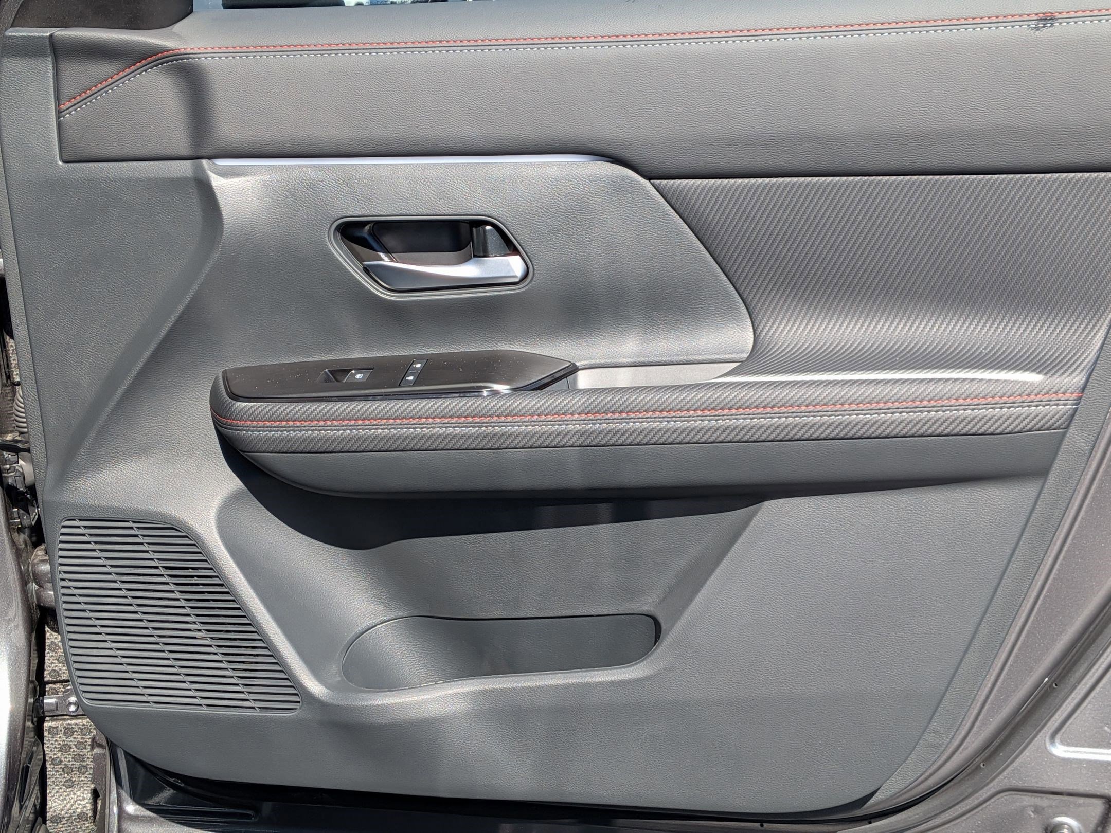 New 2026 Nissan Kicks SR FWD image 30