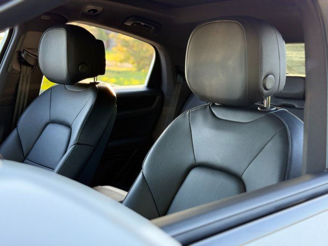 Used 2023 Porsche Cayenne Coupe image 17