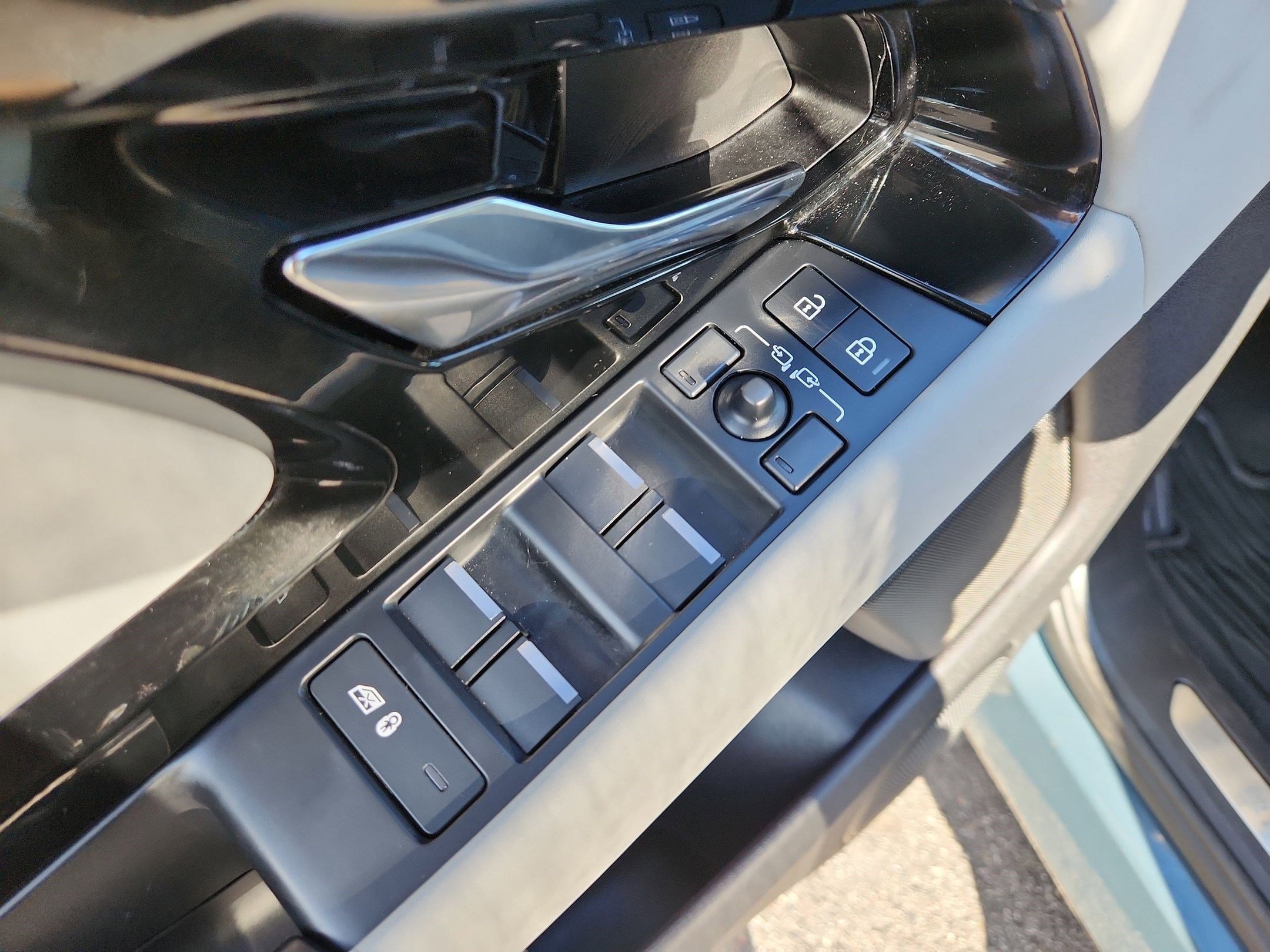 Certified 2026 Land Rover Range Rover Evoque Dynamic SE image 22