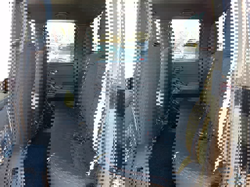 Used 2024 Nissan Frontier PRO-4X image 10