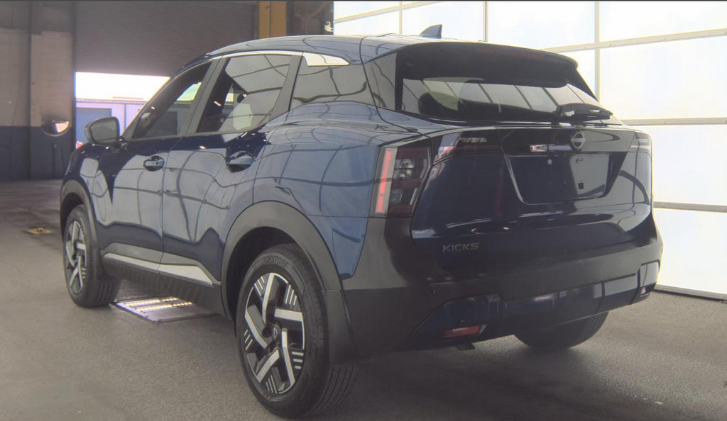 Used 2025 Nissan Kicks SV FWD image 7