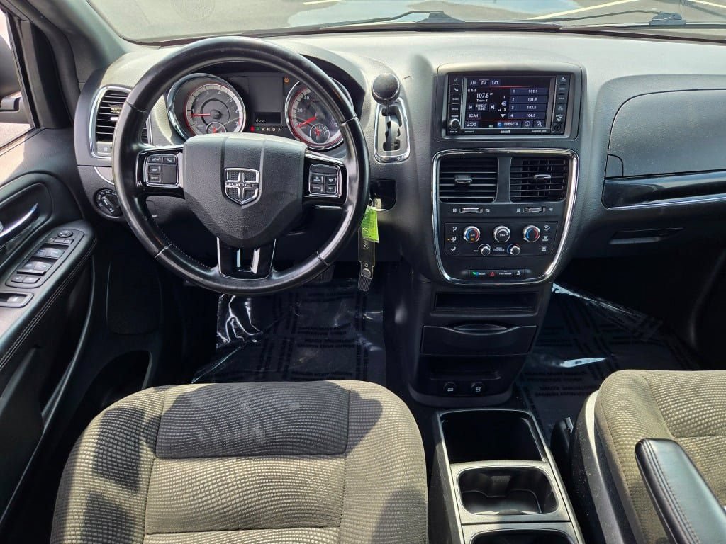 Used 2020 Dodge Grand Caravan SE FWD image 17