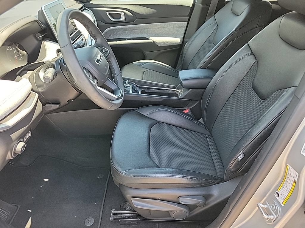 Used 2025 Jeep Compass Latitude AWD/4WD image 10