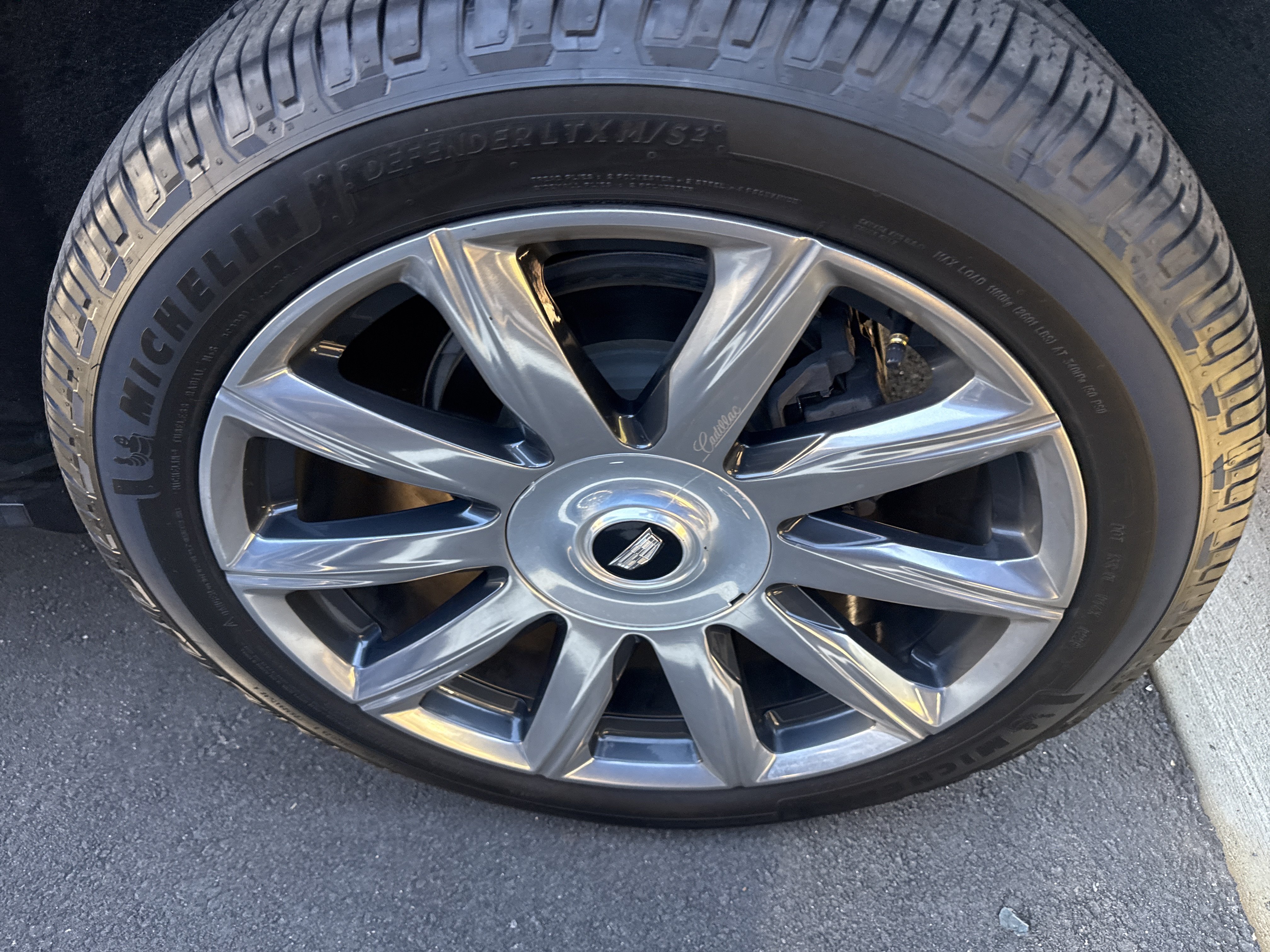 Used 2021 Cadillac Escalade Premium Luxury Platinum w/ Heavy-Duty Trailer Package AWD/4WD image 11