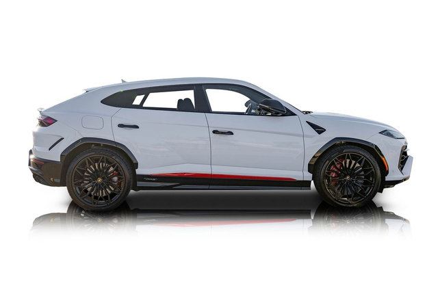 Used 2025 Lamborghini Urus SE AWD/4WD image 2