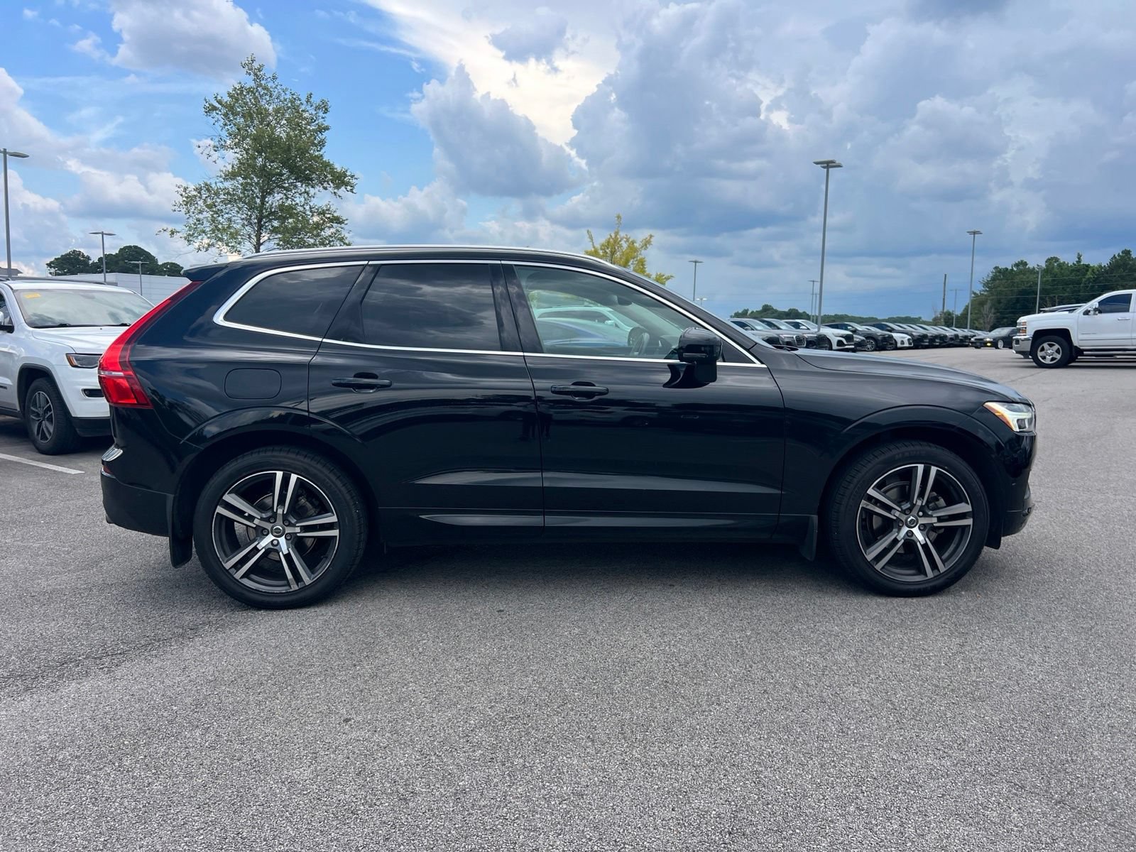 Used 2019 Volvo XC60 T5 Momentum w/ Premium Package FWD image 4