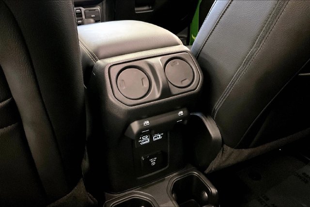 Used 2026 Jeep Wrangler Unlimited Sahara w/ Technology Group AWD/4WD image 32