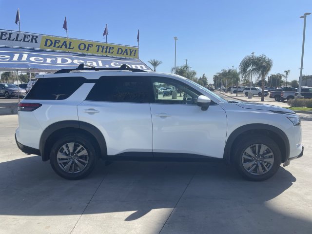 Used 2025 Nissan Pathfinder SV FWD image 9
