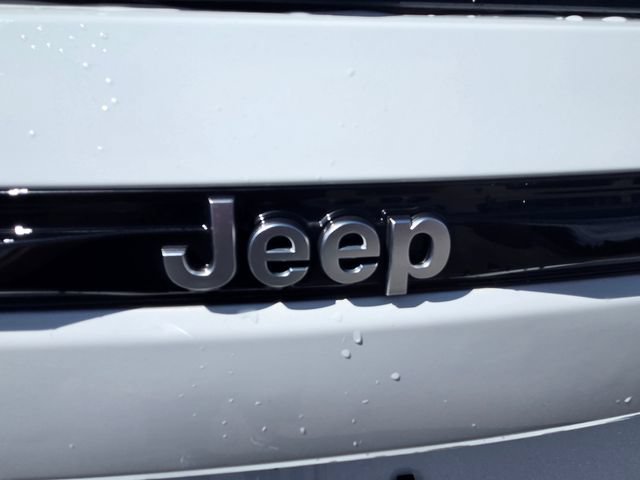 Used 2023 Jeep Grand Cherokee Summit AWD/4WD image 26