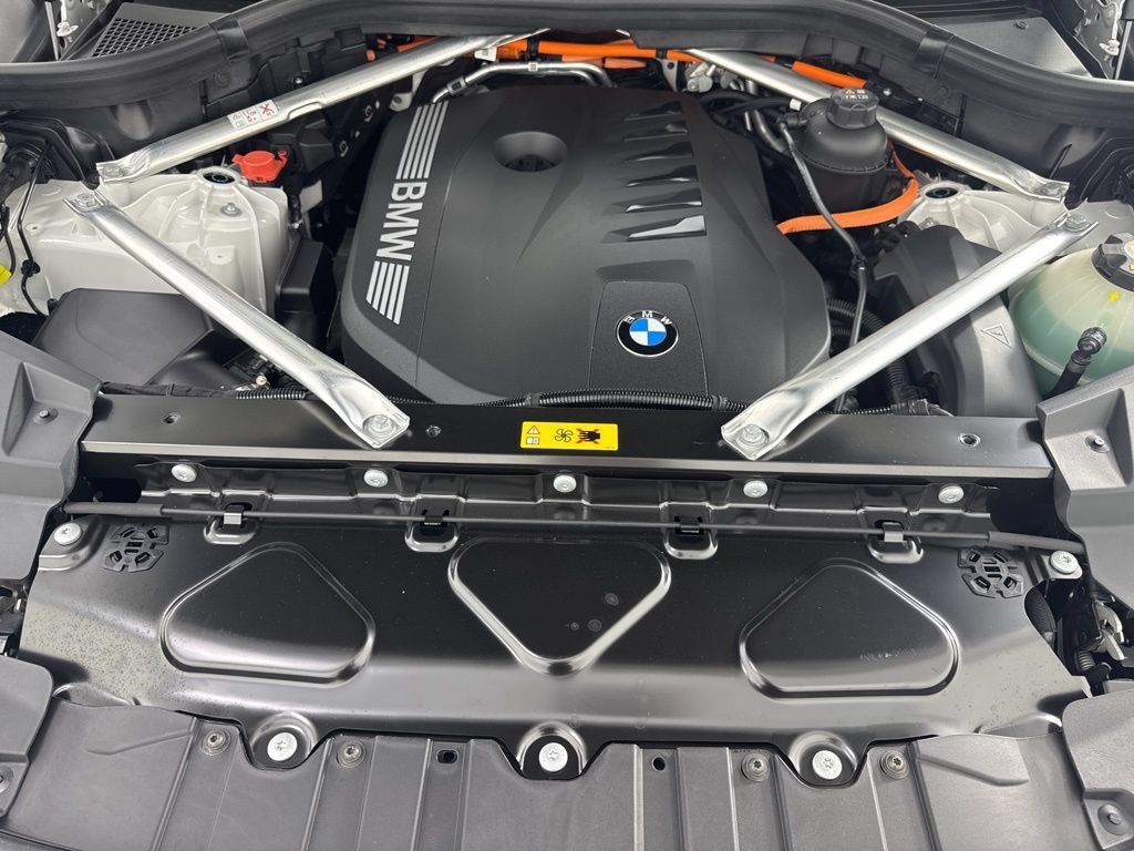 New 2026 BMW X5 xDrive50e w/ M Sport Package AWD/4WD image 12