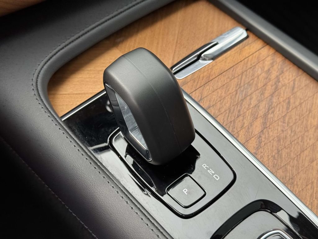 Certified 2025 Volvo XC90 T8 Plus w/ Protection Package Premier AWD/4WD image 28