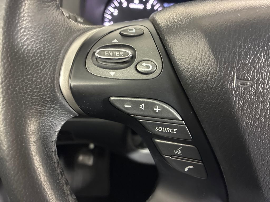 Used 2017 Nissan Pathfinder SV image 18