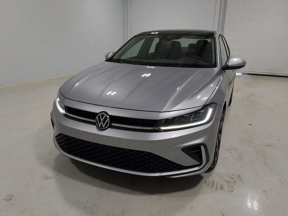 Used 2025 Volkswagen Jetta SE w/ Sunroof Package image 15