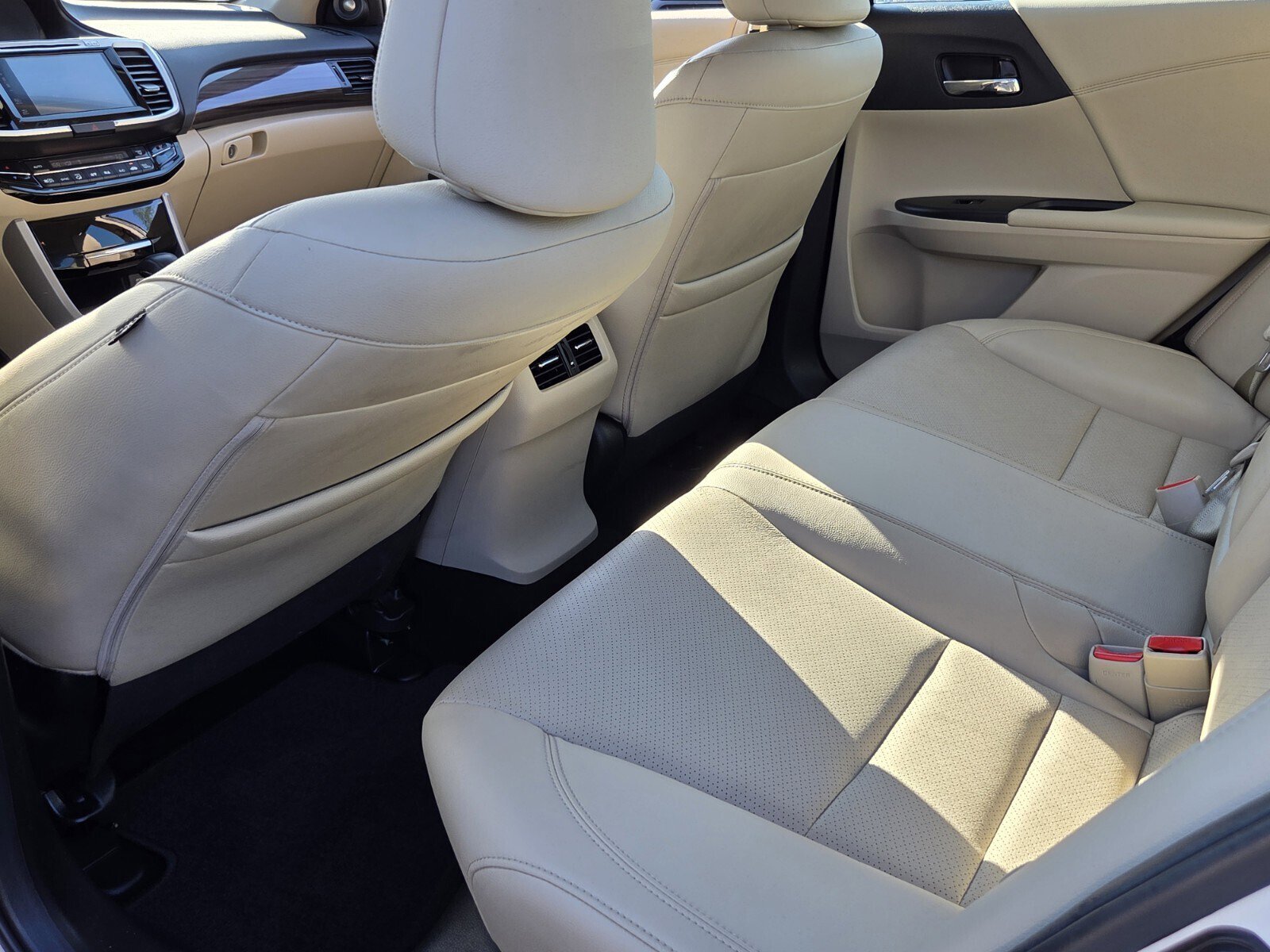 Used 2017 Honda Accord EX-L image 10
