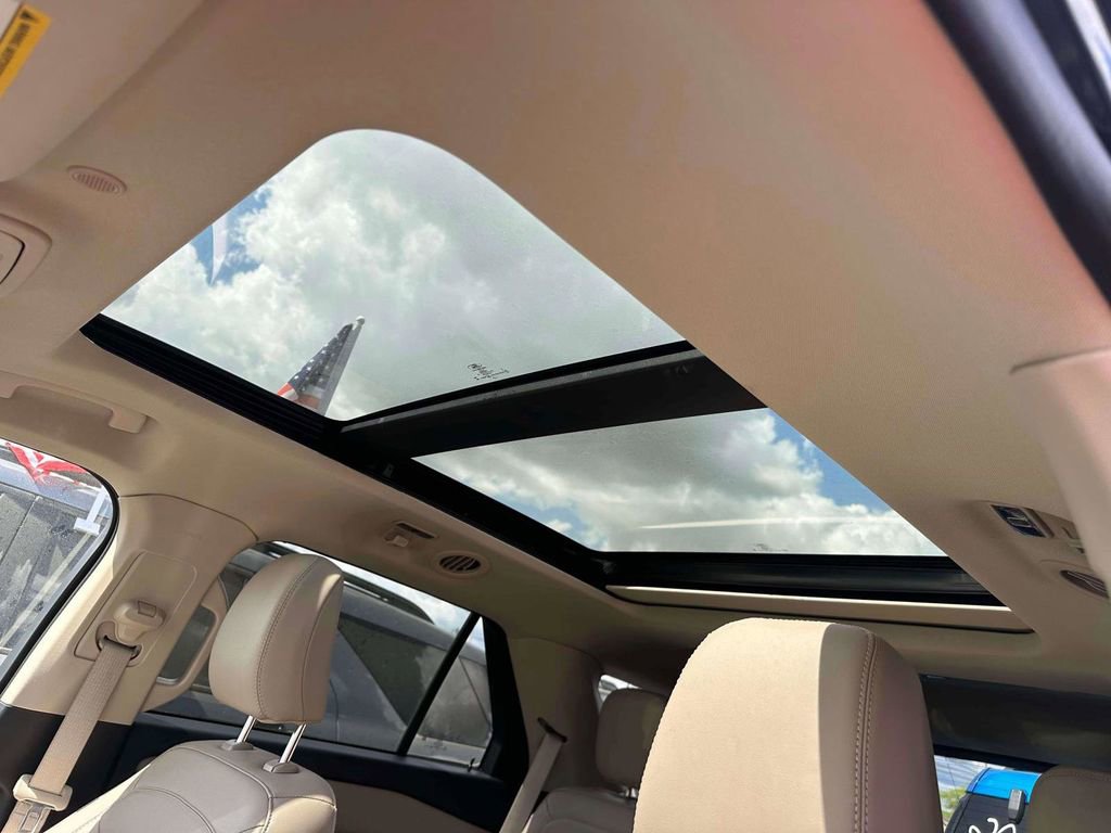 Used 2023 Ford Explorer XLT w/ Equipment Group 202A image 21