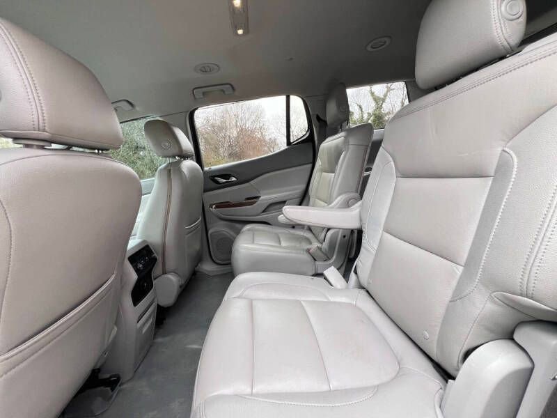 Used 2018 GMC Acadia SLE image 12