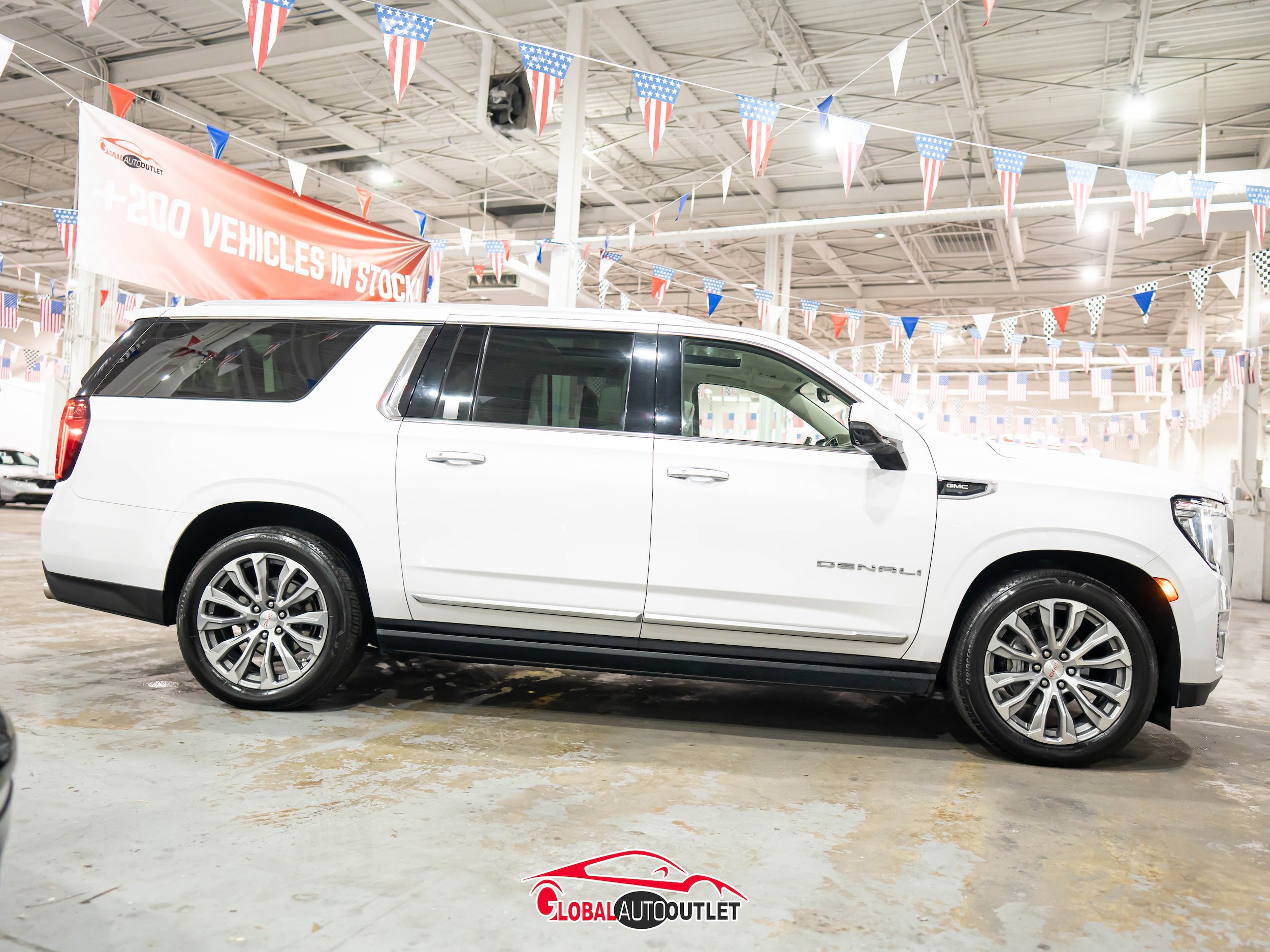 Used 2021 GMC Yukon XL Denali w/ Denali Ultimate Package AWD/4WD image 8