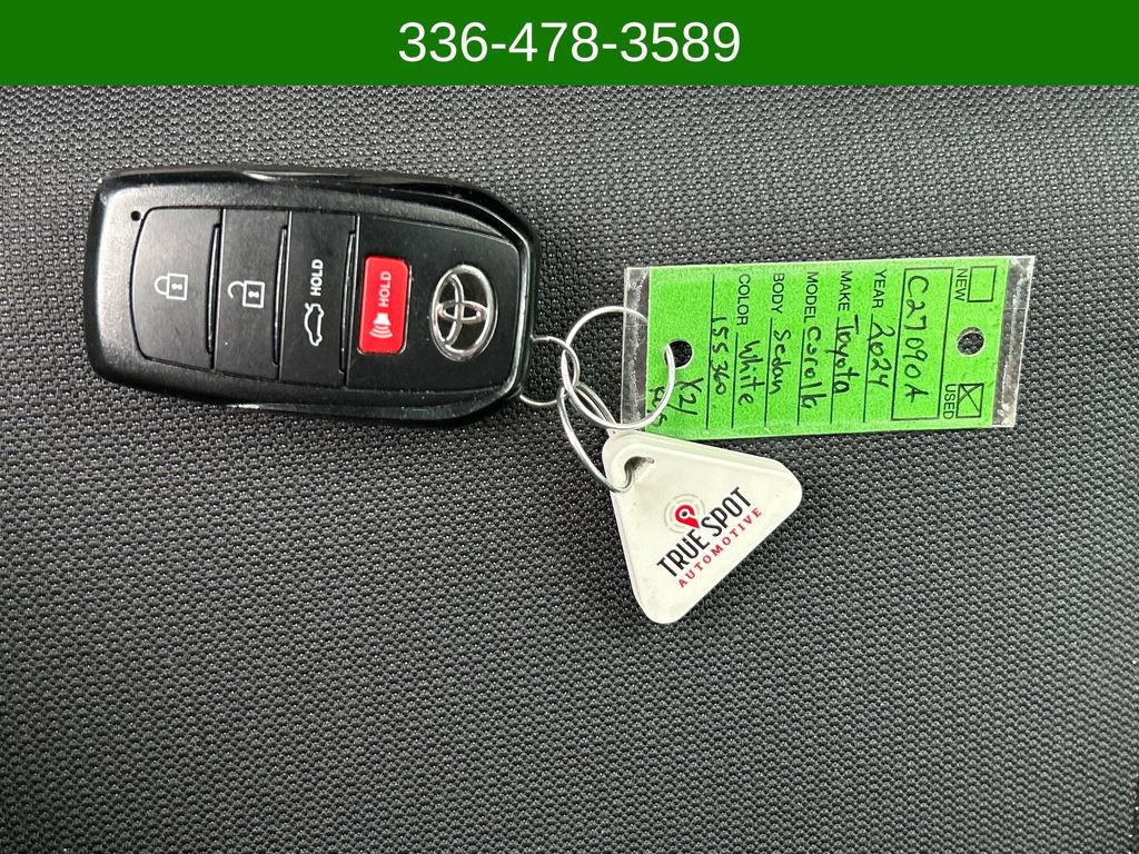 Used 2024 Toyota Corolla LE w/ LE Convenience Package FWD image 28