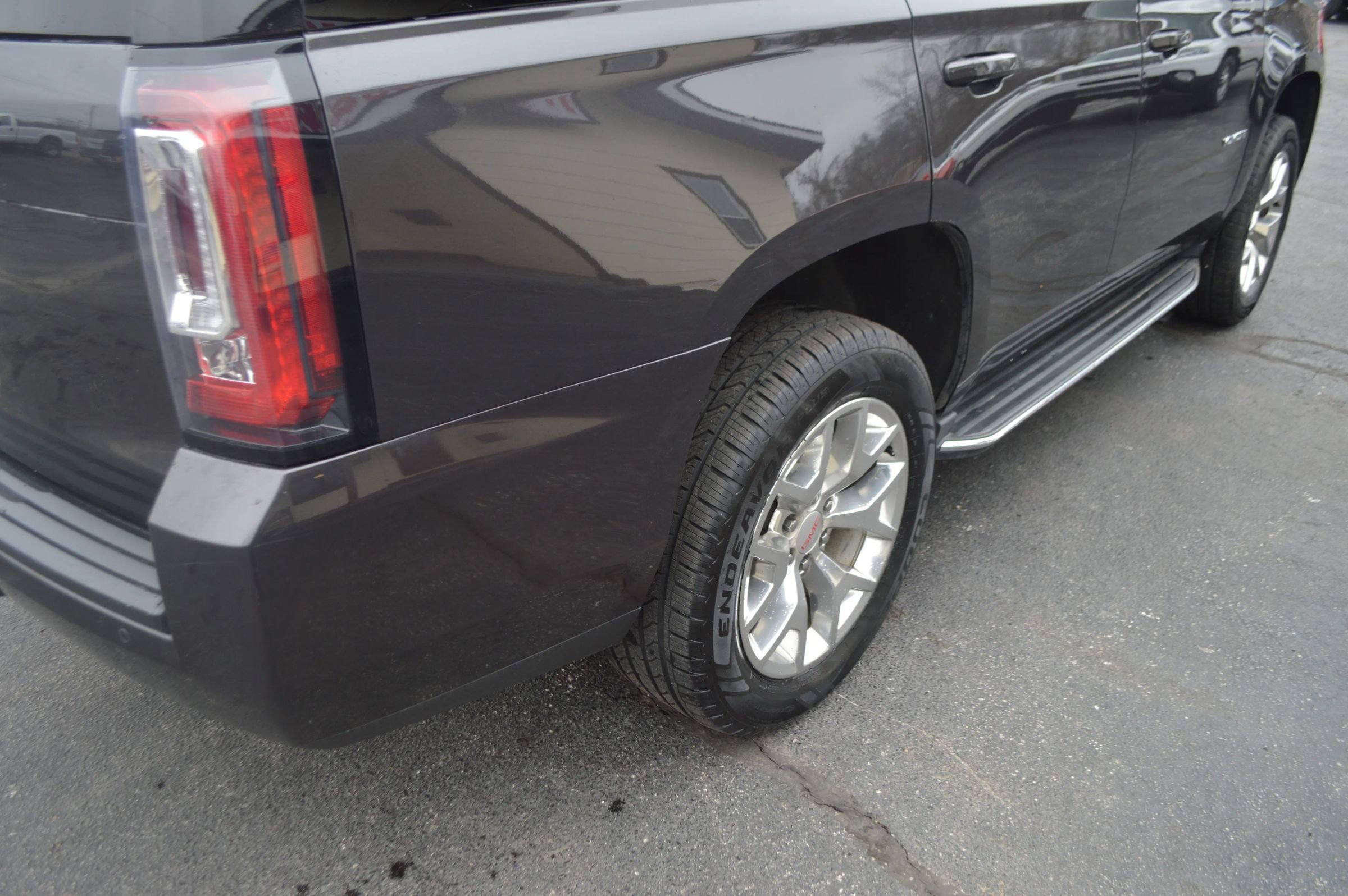 Used 2016 GMC Yukon SLE w/ HD Trailering Package image 8