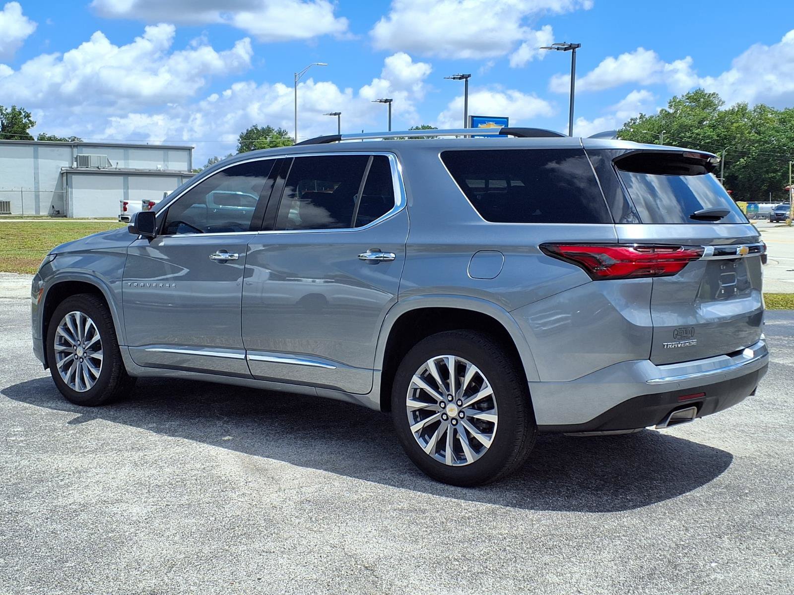 Used 2023 Chevrolet Traverse Premier FWD image 28