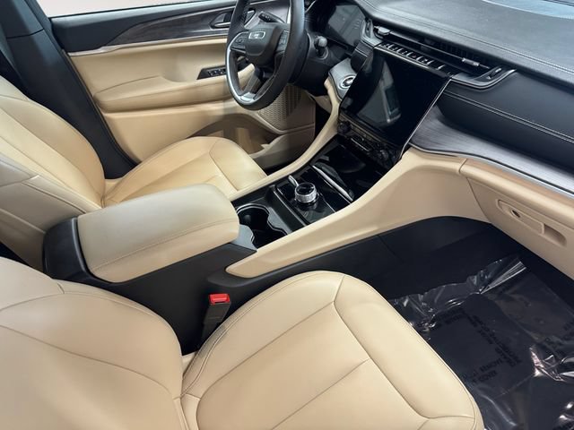 Used 2024 Jeep Grand Cherokee Limited AWD/4WD image 4