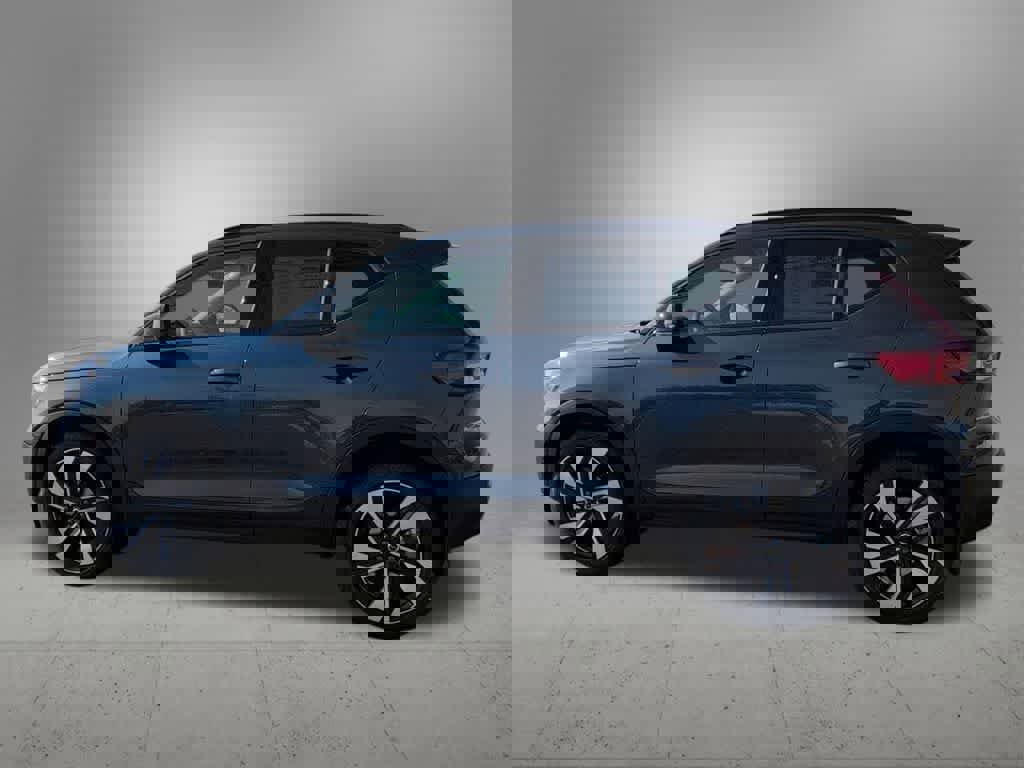 New 2026 Volvo XC40 B5 Ultra w/ Protection Package Premier image 3