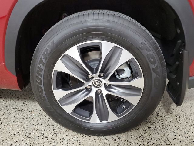 Used 2025 Toyota Highlander XLE image 8