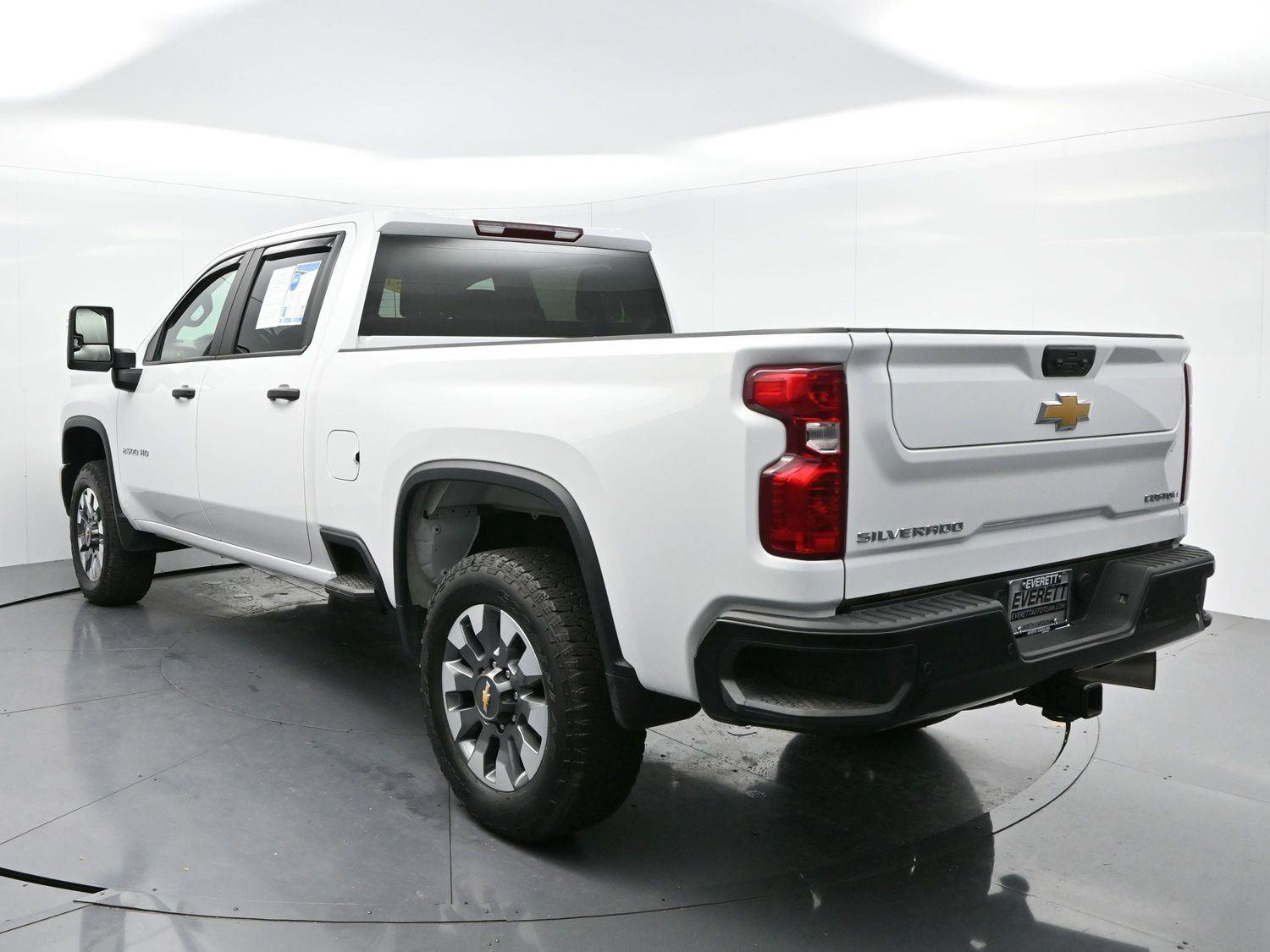 Used 2024 Chevrolet Silverado 2500 Custom w/ Custom Value Package image 5