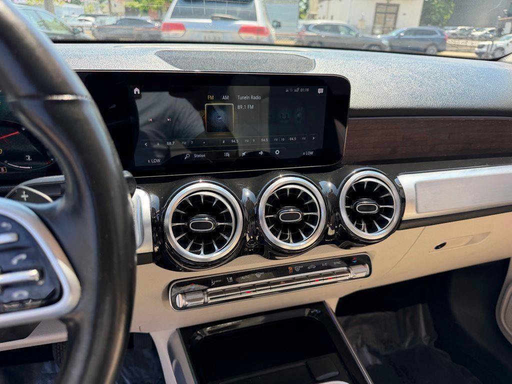 Used 2022 Mercedes-Benz GLB 250 4MATIC image 31