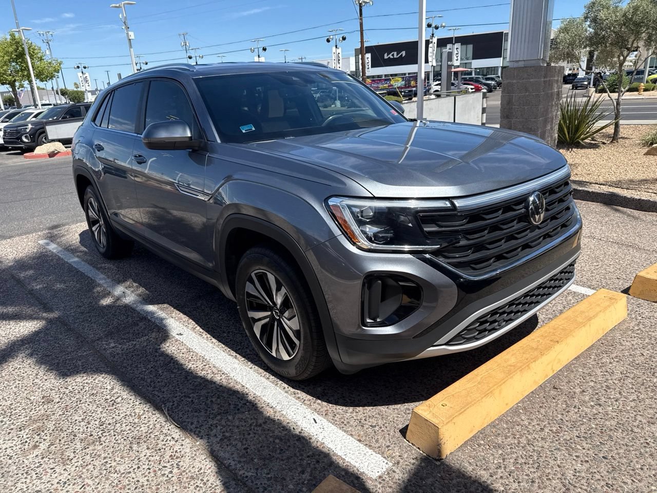 Used 2024 Volkswagen Atlas Cross Sport SE FWD image 1