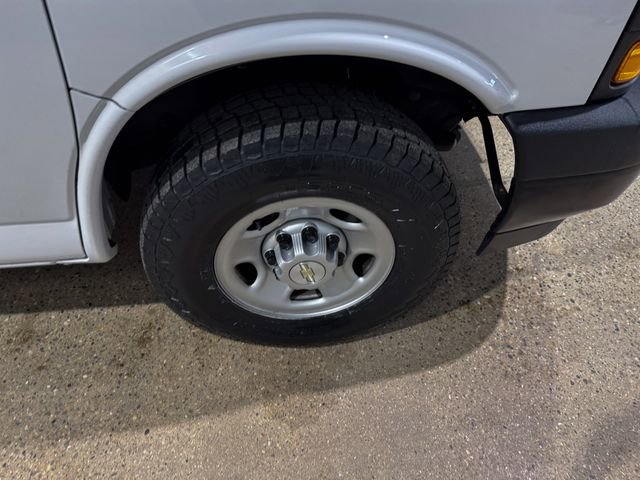 Used 2021 Chevrolet Express 2500 w/ Driver Convenience Package image 28