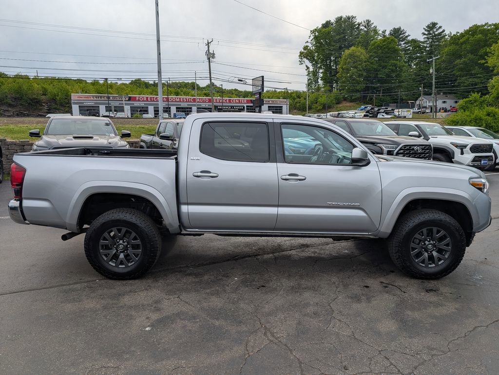 Used 2023 Toyota Tacoma SR5 AWD/4WD image 9
