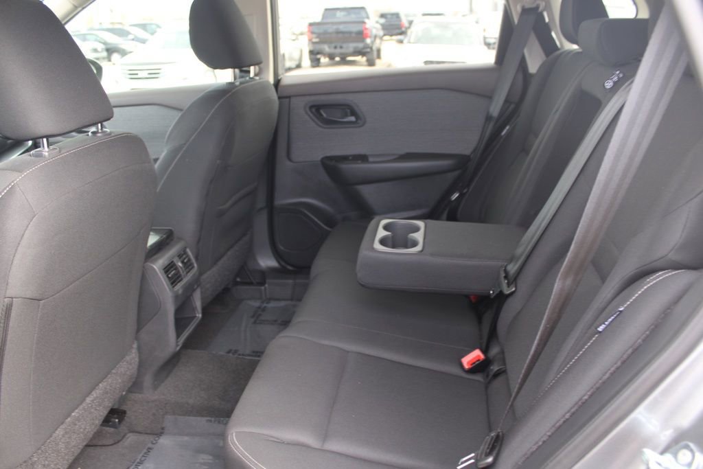 Used 2023 Nissan Rogue S image 23