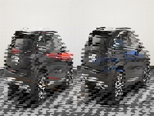 Used 2025 Mercedes-Benz GLA 250 4MATIC w/ Driver Assistance Package image 4