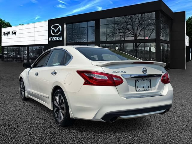 Used 2017 Nissan Altima 2.5 SL w/ 2.5 Technology Package FWD image 3