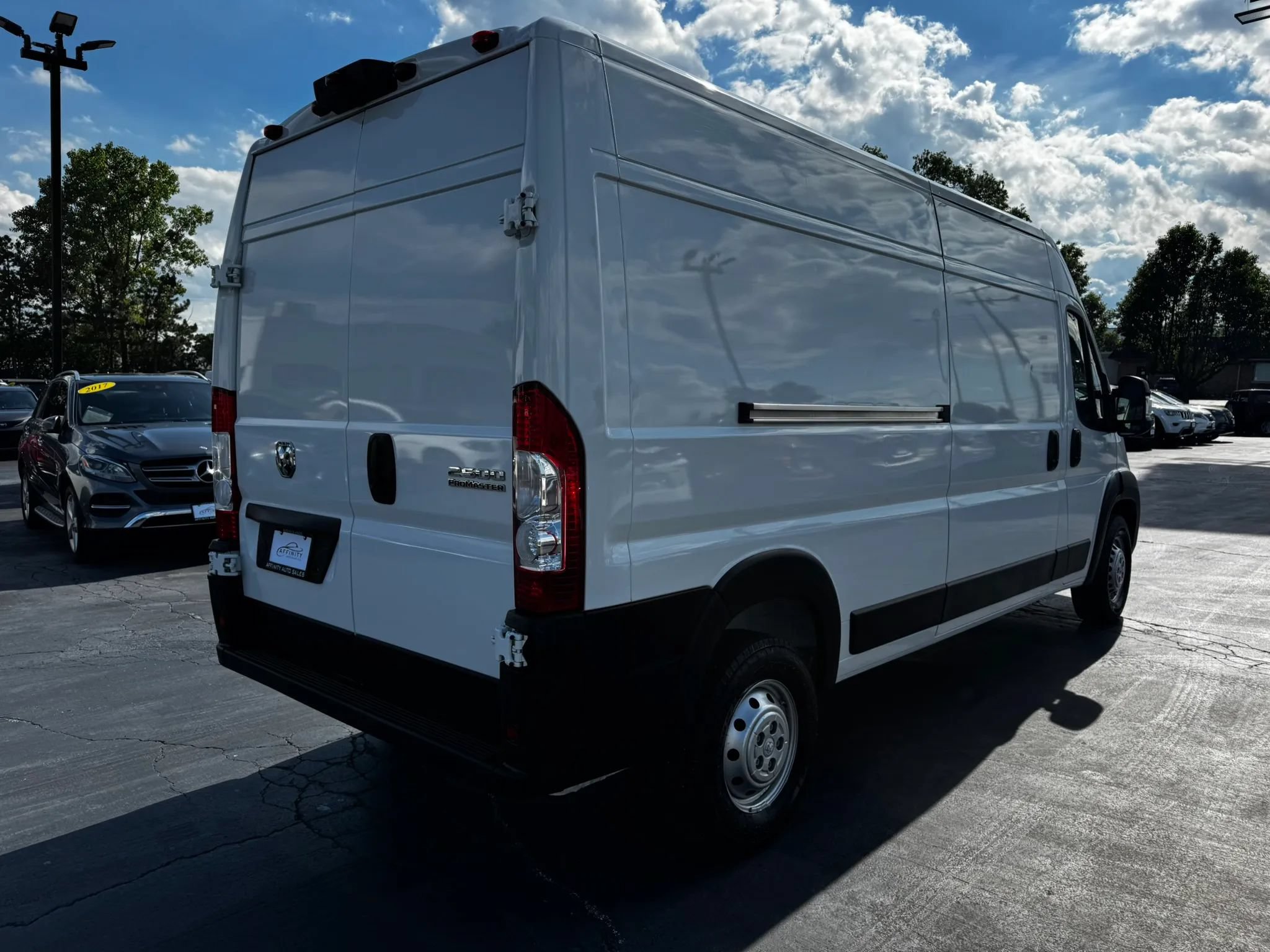 Used 2025 RAM ProMaster 2500 w/ Convenience Group FWD image 5