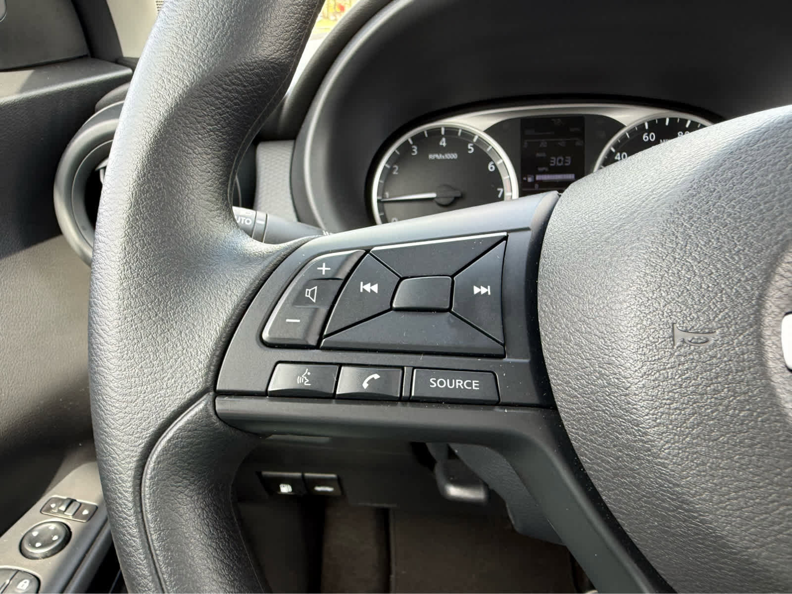 Used 2025 Nissan Kicks Play S FWD image 25