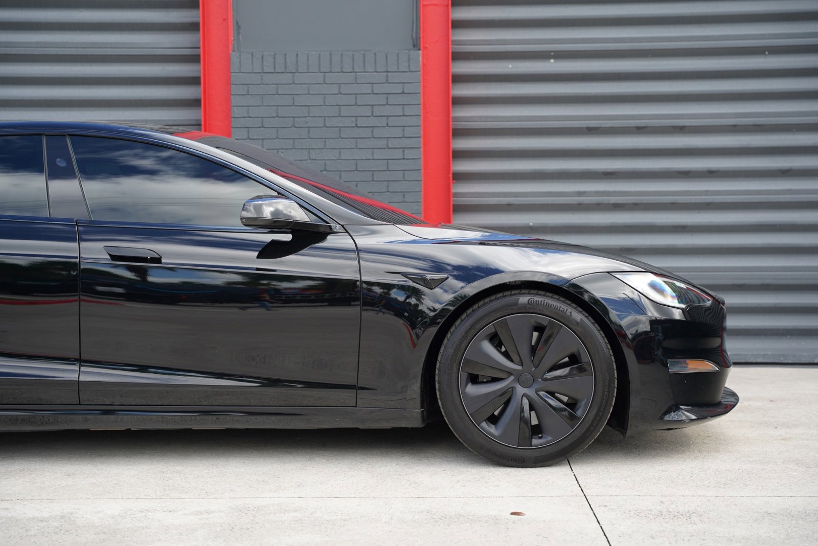 Used 2023 Tesla Model S Standard Range image 8